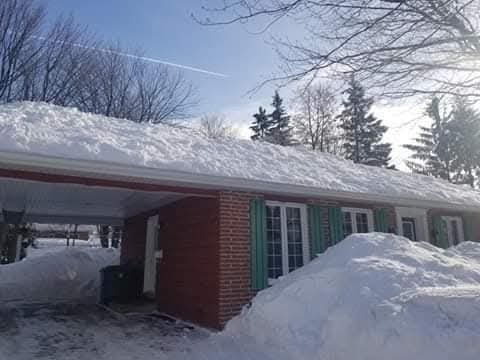 Déneigement de toiture professionnel à Québec